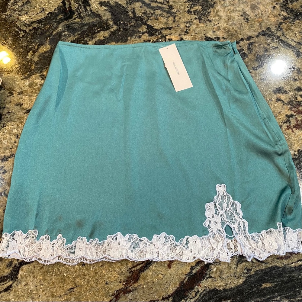 BNWT UO LACE SLIP SKIRT